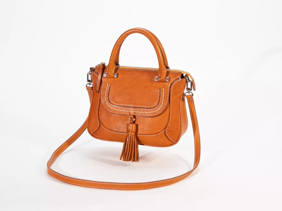 Designer-Satteltaschen aus Leder führen den Trend der „klassischen Rekonstruktion“ an
