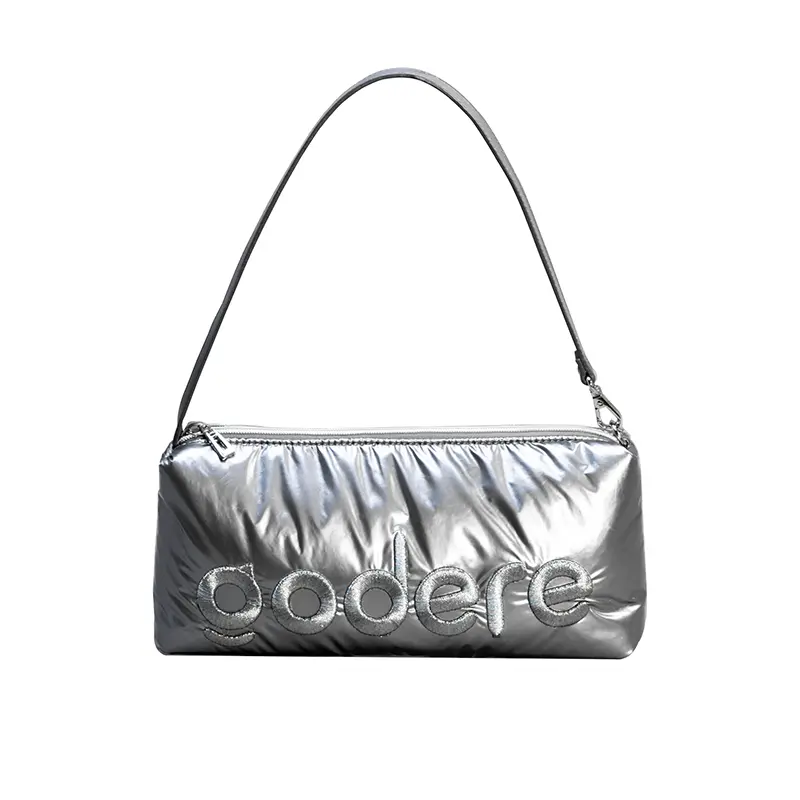 Bestickte quadratische Tasche